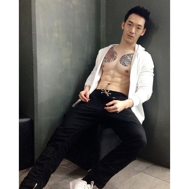นายกอล์ฟ หนุ่มขาวใส รอยสักฟินๆ