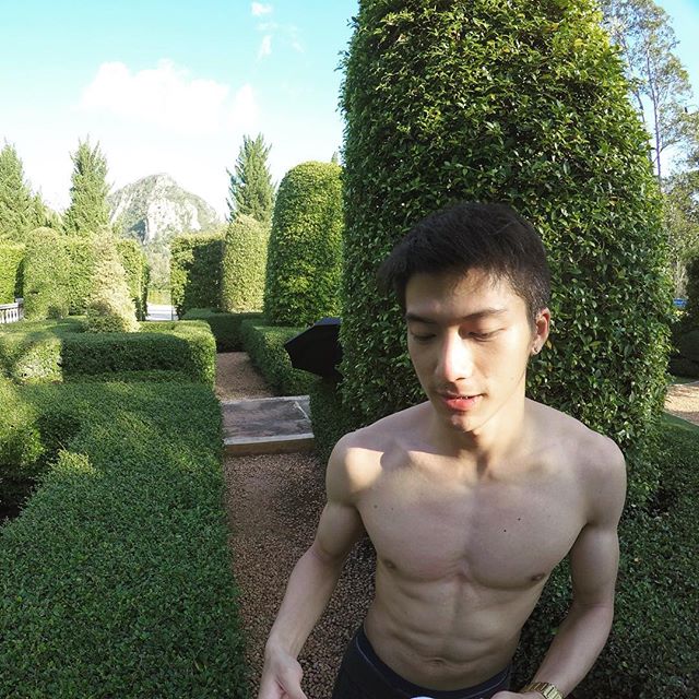 หล่อ ใส ล่ำ IG@iknotus