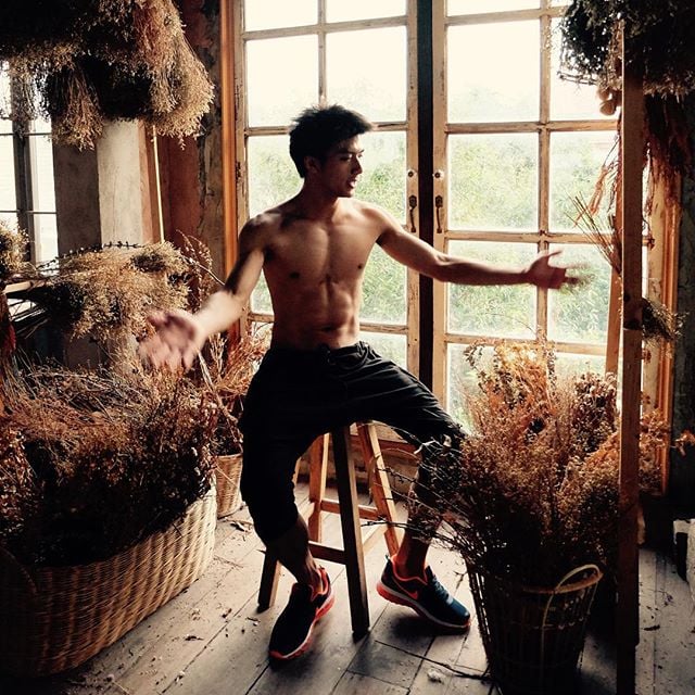 หล่อ ใส ล่ำ IG@iknotus