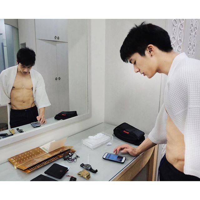 หล่อ ใส ล่ำ IG@iknotus