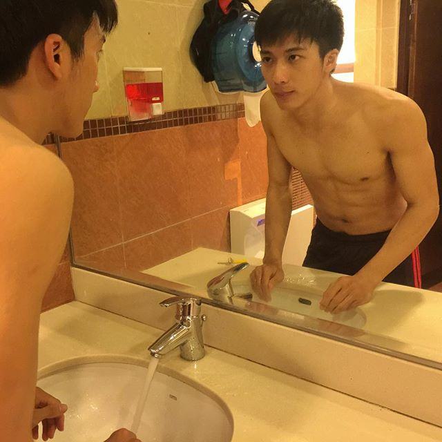 หล่อ ใส ล่ำ IG@iknotus