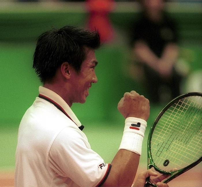 Thailand tennis player ภราดร ศรีชาพันธ์ สุดยอดนักเทนนิสอันดับ 1 ของไทย