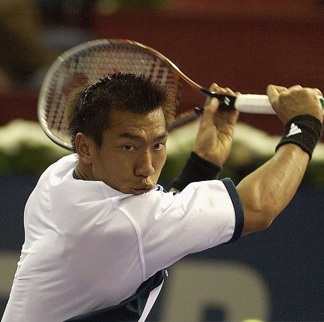 Thailand tennis player ภราดร ศรีชาพันธ์ สุดยอดนักเทนนิสอันดับ 1 ของไทย