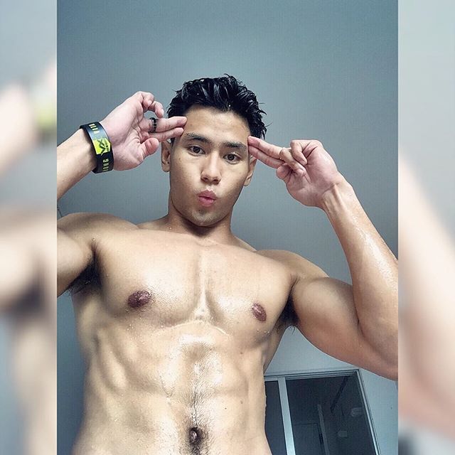 ต้าร์  หนุ่มเข้มหุ่นแซ่บ