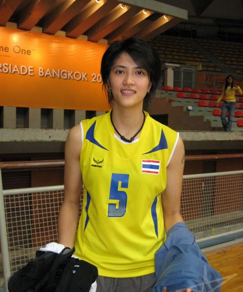 ปลื้มจิตร ถิ่นข่าว หรือน้องหน่อง ยอดมือตบทีมชาติไทย ผู้เคยไปเล่นที่รัสเซียมาแล้วและเจ้าของเหรียญทองซีเกมส์
