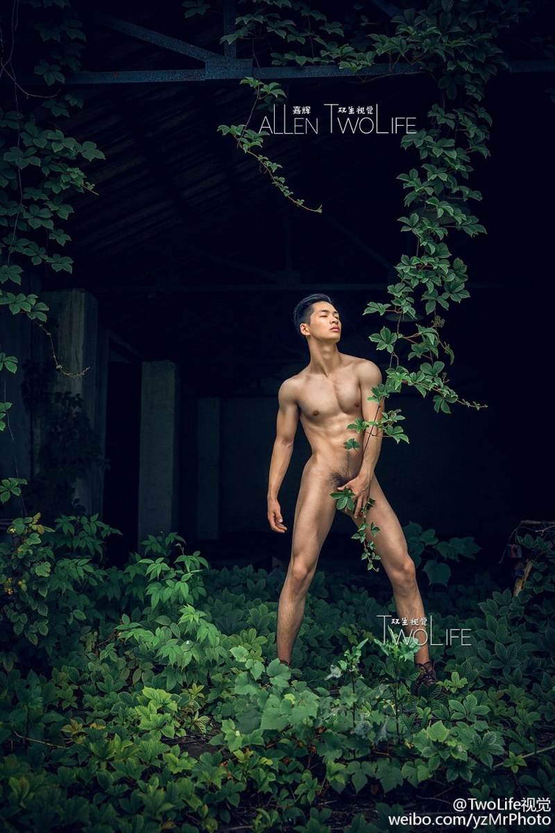 ถอดโชว์เรือนร่าง 1025