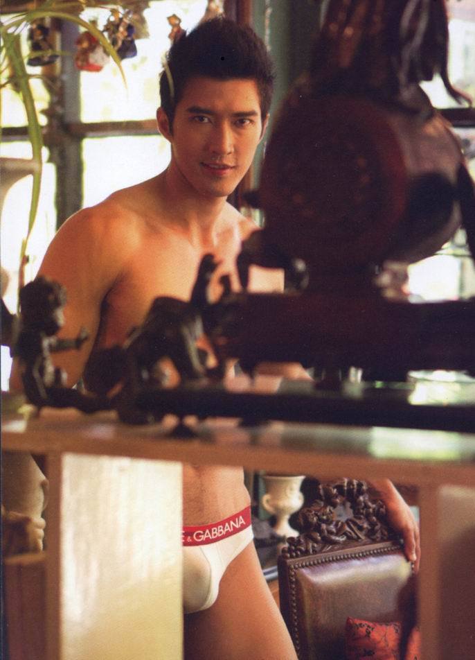 เลียหนุ่มหุ่นดี (พอล)