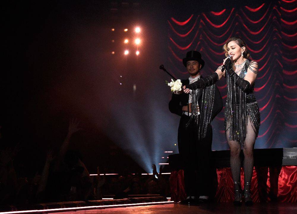 แม่คือแม่! รวมภาพเด็ดจาก Madonna Rebel Heart Tour