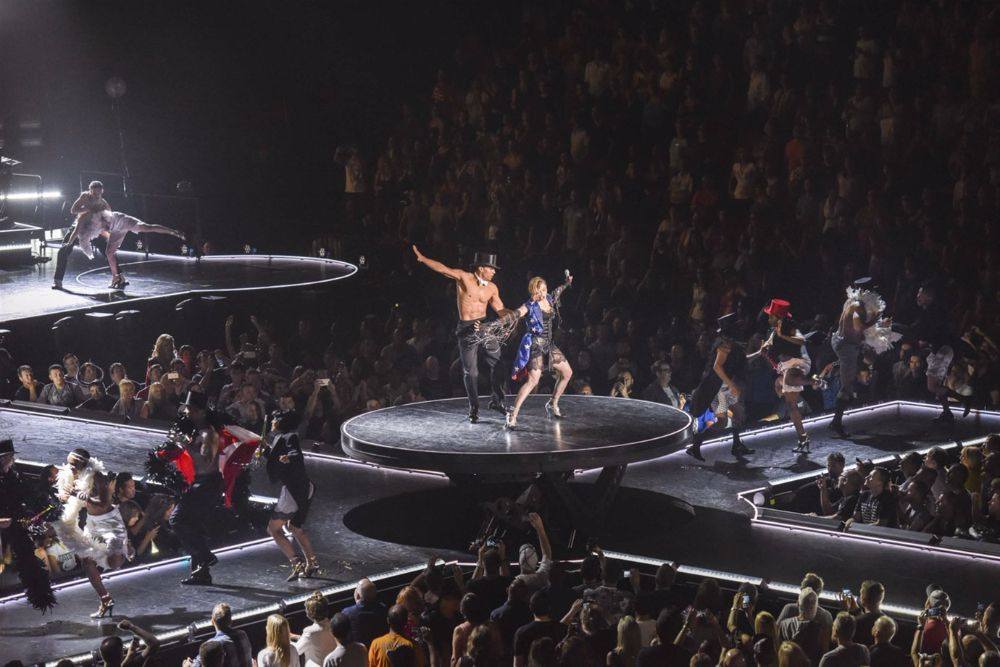 แม่คือแม่! รวมภาพเด็ดจาก Madonna Rebel Heart Tour