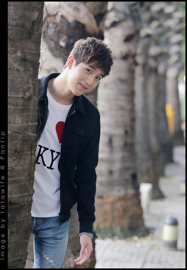 ต่อ ธนภพ (ฮอร์โมน) หล่อฮอตสุดๆ โปรโมต Kiss Photobook