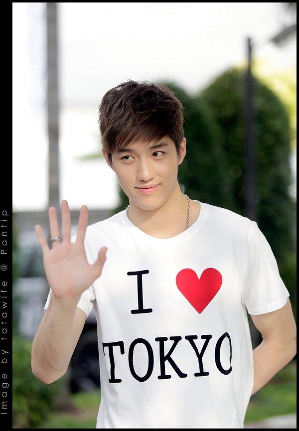 ต่อ ธนภพ (ฮอร์โมน) หล่อฮอตสุดๆ โปรโมต Kiss Photobook