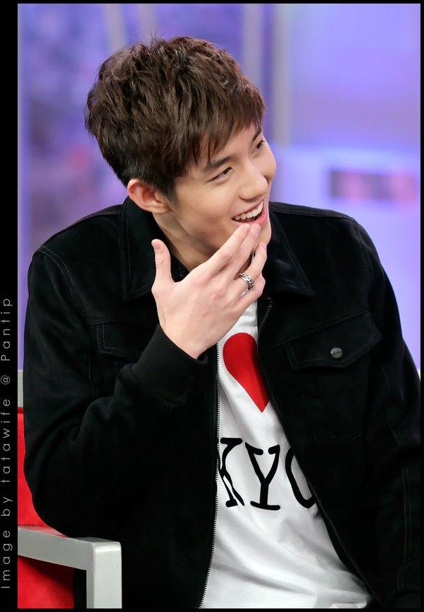 ต่อ ธนภพ (ฮอร์โมน) หล่อฮอตสุดๆ โปรโมต Kiss Photobook