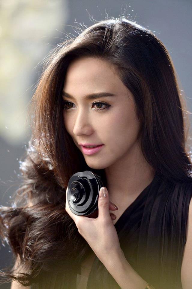 อั้ม พัชราภา @ ภาพเบื้องหลังโฆษณามิสทีน แป้งเมย์ ฟลาวเวอร์