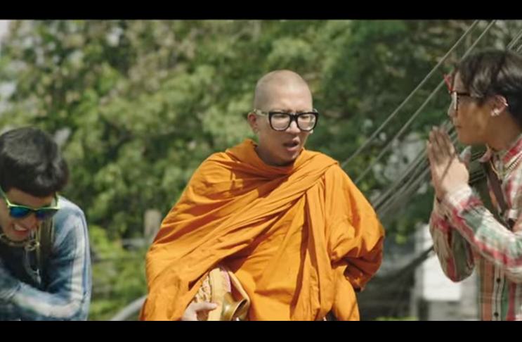 น่าดูมาก! หนัง "หลวงพี่แจ๊ส 4G" ฉากหลวงพี่โหนรถเมล์ฮามาก MV 1 วัน ล้านวิว