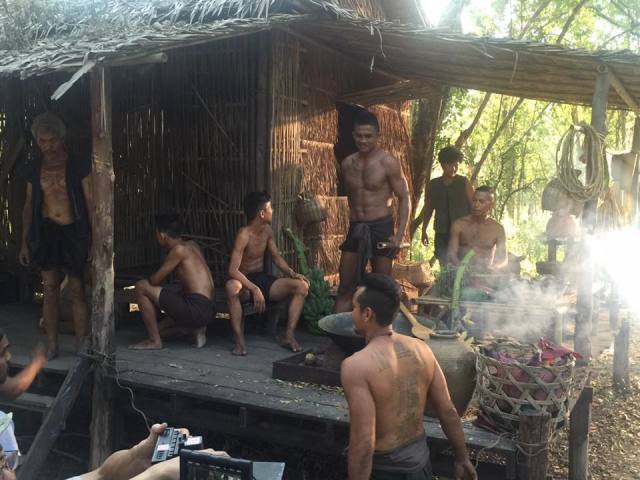 บัวขาว บัญชาเมฆ หันมาแสดงภาพยนตร์ "นายทองดีฟันขาว" ซึ่งก็คือ พระยาพิชัยดาบหัก นั่นเอง (ชมตัวอย่างแล้ว น่าดูมากๆ)