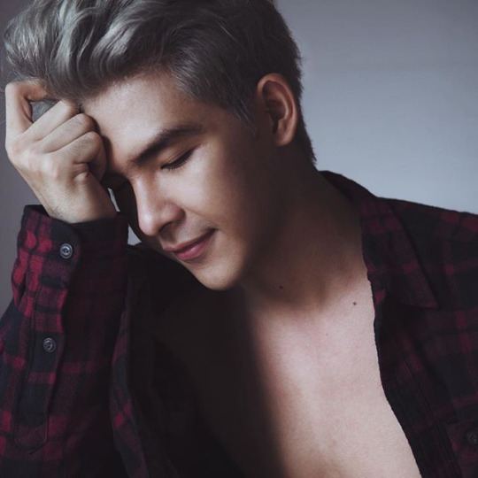 หล่อมากกก