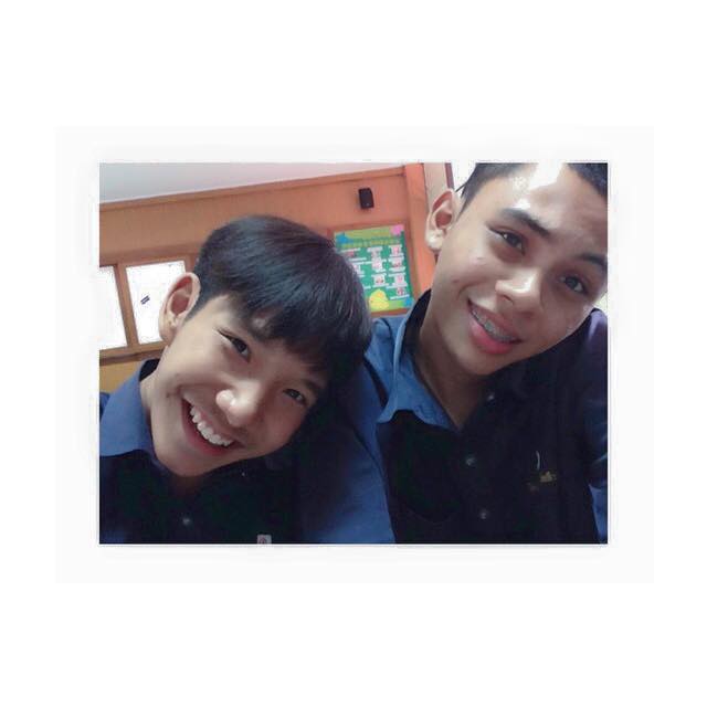 พี่ท๊อปกับพี่เล็กฟรอยคับ ><