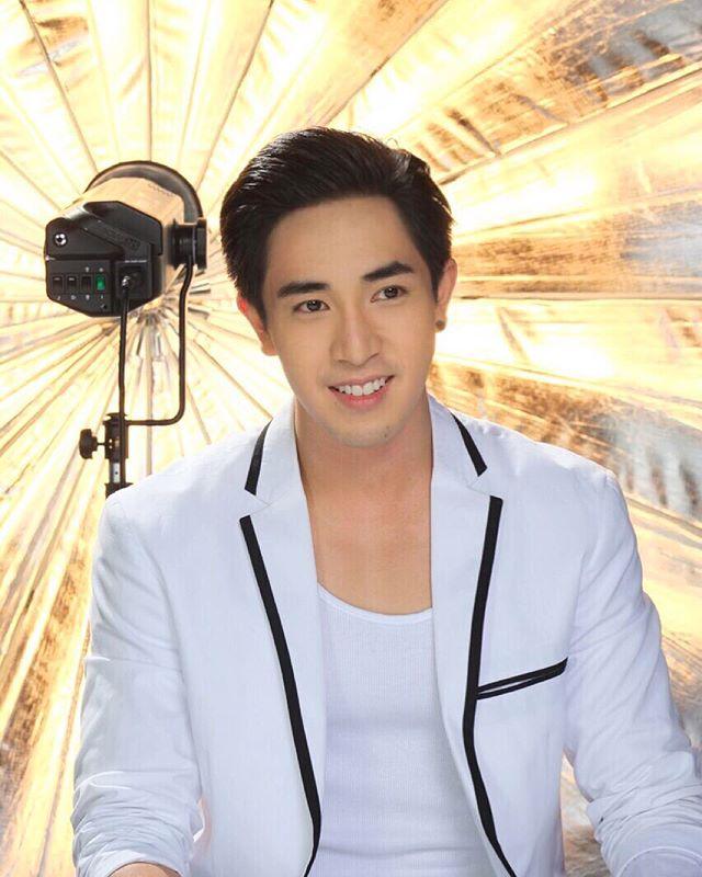 "เกี๊ยก วัทธิกร" หรือ "เฮียหยาง" ในละครดอกไม้ใต้เมฆ # หล่อ ตี๋ น่ารักฝุดๆ