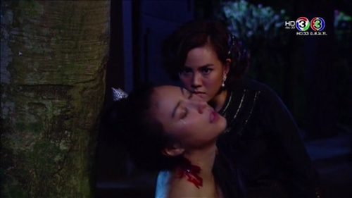 ได้ใจแฟนละครไปเต็มๆ &ldquo;จุ๋ย&rdquo; ให้เหยียบหน้าจริง ในบท &ldquo;ริ้วทอง&rdquo; สยบใต้ตีน &ldquo;ท่านหญิงรัมภา&rdquo; เจนี่ โหดมากฉากนี้