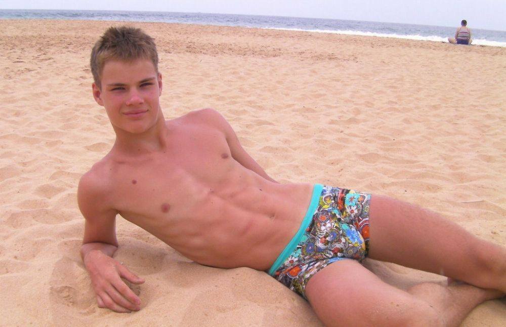 Hot guy in underwear 102
