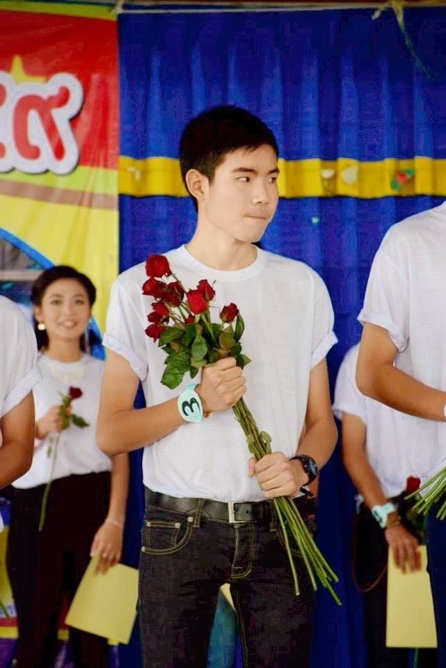 นักเรียนชายน่ารัก ราชดำริ