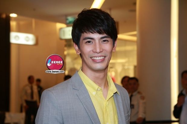 สน ยุกต์ โปรยยิ้มกระจายแบบนี้ ดูหล่อมาก!