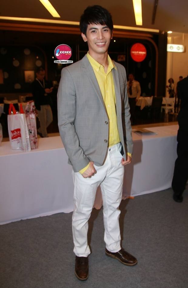 สน ยุกต์ โปรยยิ้มกระจายแบบนี้ ดูหล่อมาก!