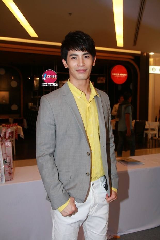 สน ยุกต์ โปรยยิ้มกระจายแบบนี้ ดูหล่อมาก!