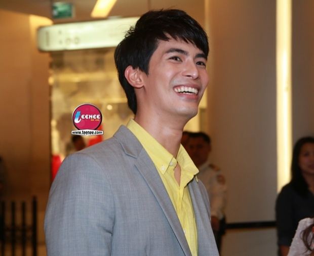 สน ยุกต์ โปรยยิ้มกระจายแบบนี้ ดูหล่อมาก!