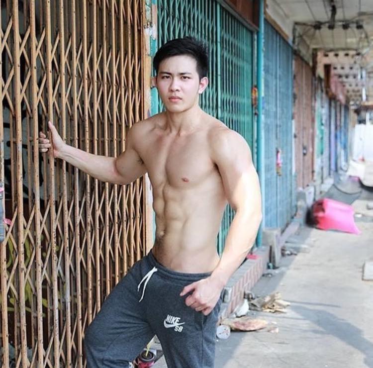 เลียเลยรอไร