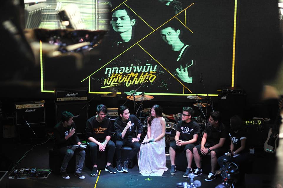 กรี๊ดสลบ!!! เก้า-จิรายุ ควงแขน แคท ร่วมทำบุญ พร้อมเปิดตัวเอ็มวีสุดจิ้น!!!