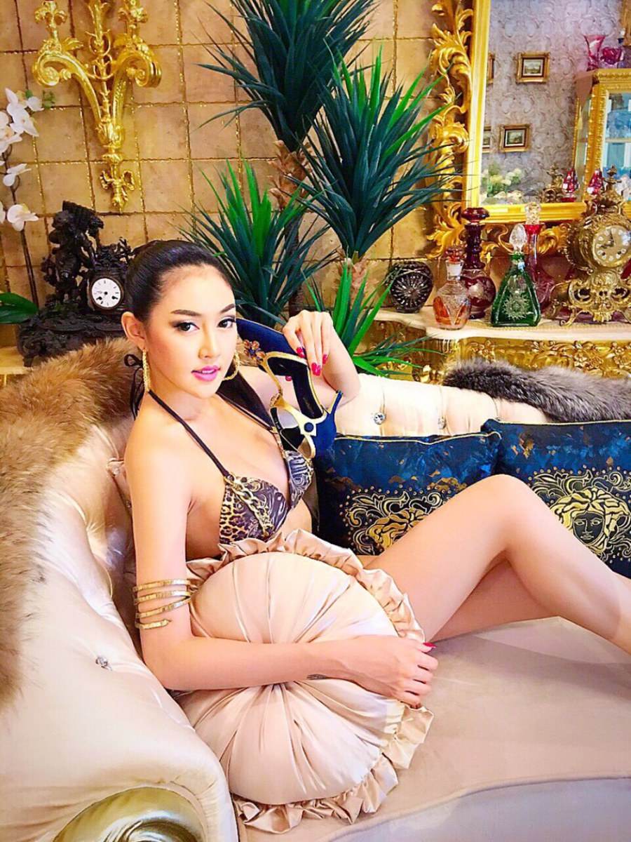 แซ่บเว่อร์ !! เก๋ เลเดอเรอร์ จัดหนักอวดหุ่นแซ่บกับบ้านสุดหรู