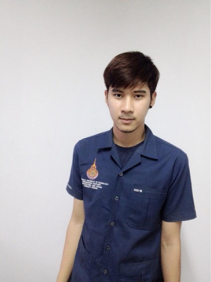 เข้าวงการบันเทิงเต็มตัวแล้ว โชว์ตัว เดินแบบ เล่นหนัง สำหรับหนุ่มกระเป๋ารถเมล์สุดหล่อ ปอ.44 เลโอ นิธิโรจน์