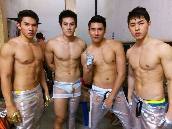 หนุ่มๆพาเพลิน