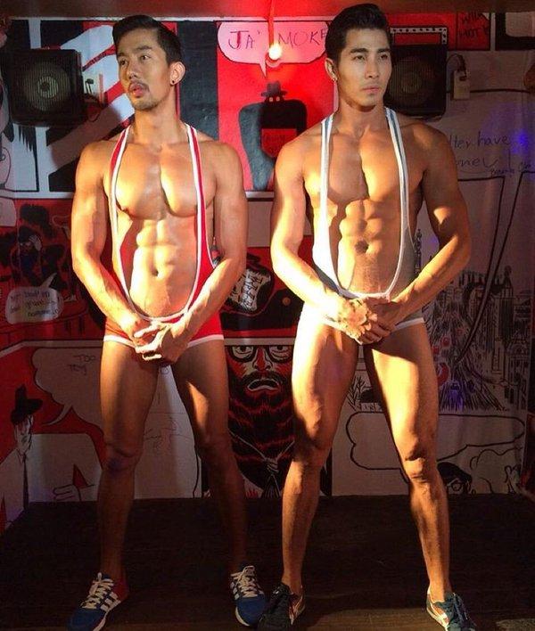 หนุ่มๆพาเพลิน