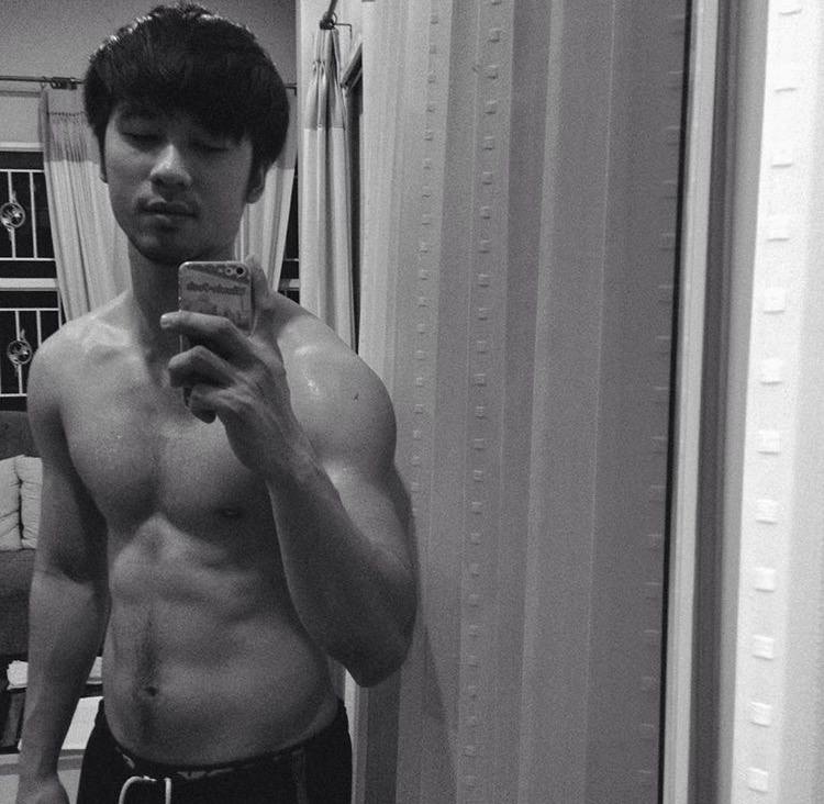 หนุ่มเครา รูปหล่อ