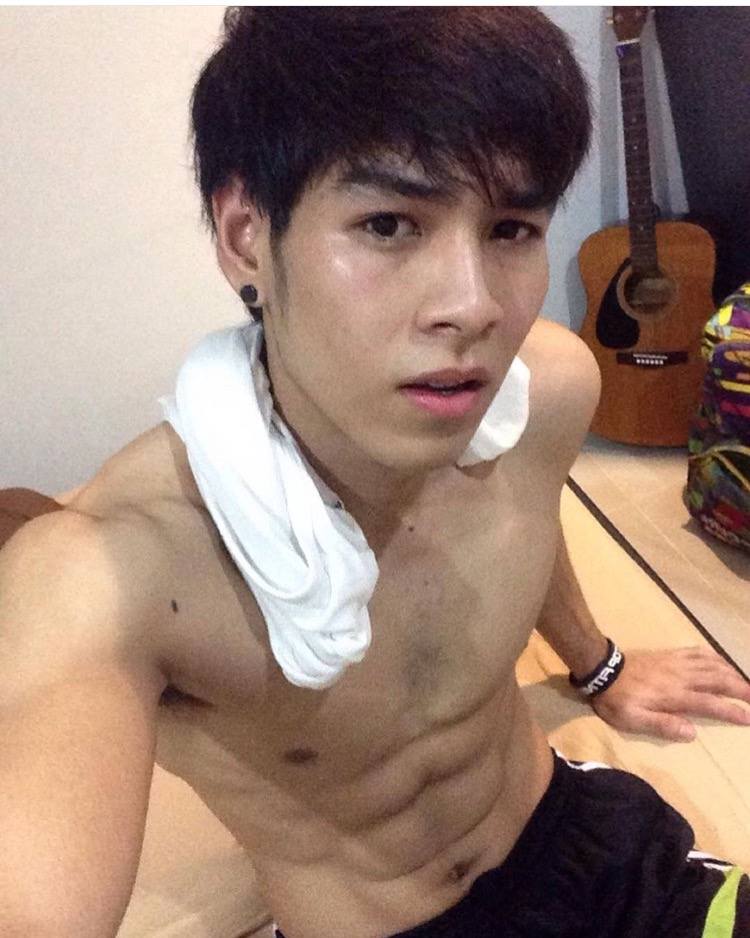 หนุ่มออม กฤษฎาหุ่นแซ่บ