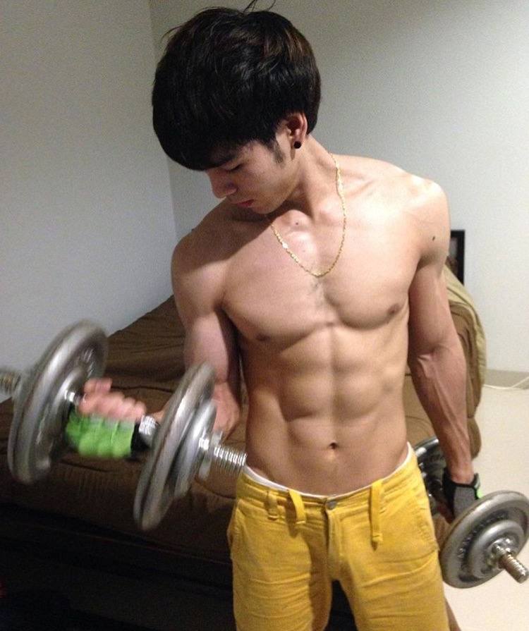 หนุ่มออม กฤษฎาหุ่นแซ่บ