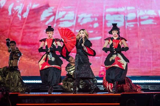 อลังการสมการรอคอย คอนเสิร์ต มาดอนน่า ในประเทศไทย วันนี้ (Madonna Rebel Heart Tour Bangkok)