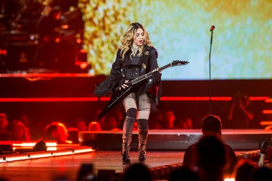 อลังการสมการรอคอย คอนเสิร์ต มาดอนน่า ในประเทศไทย วันนี้ (Madonna Rebel Heart Tour Bangkok)