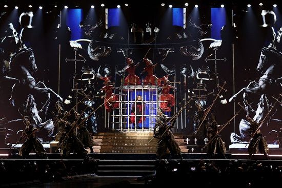 อลังการสมการรอคอย คอนเสิร์ต มาดอนน่า ในประเทศไทย วันนี้ (Madonna Rebel Heart Tour Bangkok)