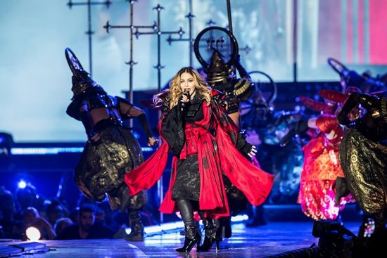 อลังการสมการรอคอย คอนเสิร์ต มาดอนน่า ในประเทศไทย วันนี้ (Madonna Rebel Heart Tour Bangkok)