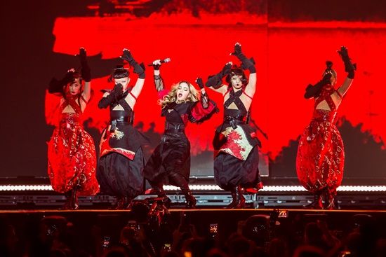 อลังการสมการรอคอย คอนเสิร์ต มาดอนน่า ในประเทศไทย วันนี้ (Madonna Rebel Heart Tour Bangkok)