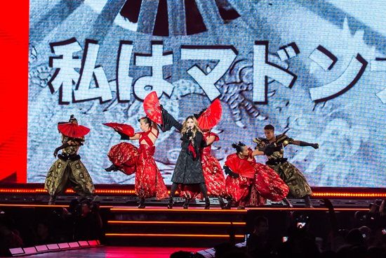 อลังการสมการรอคอย คอนเสิร์ต มาดอนน่า ในประเทศไทย วันนี้ (Madonna Rebel Heart Tour Bangkok)