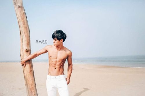 ถอดโชว์เรือนร่าง 1045