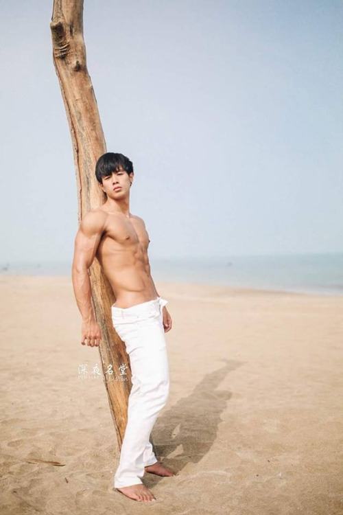 ถอดโชว์เรือนร่าง 1045