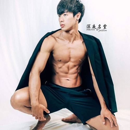ถอดโชว์เรือนร่าง 1045