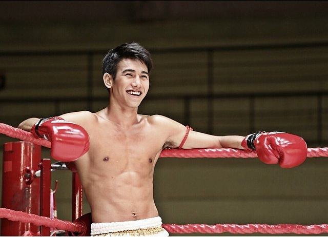 มาดูกัน จิรายุ ตันตระกูล นักเเสดงหนุ่มที่มาพร้อมกับหุ่นสุดเเซ่บ