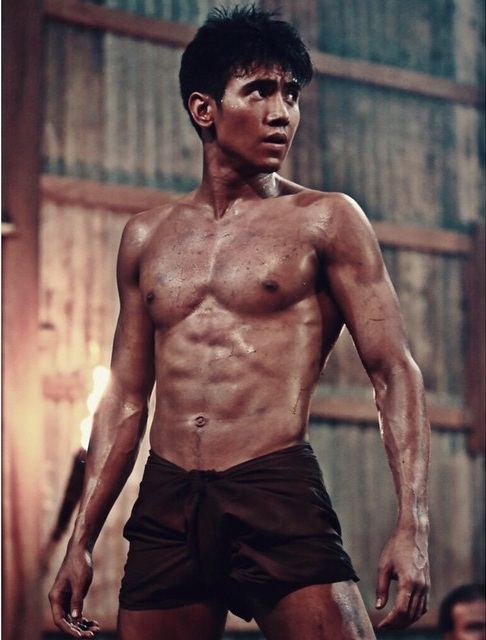 มาดูกัน จิรายุ ตันตระกูล นักเเสดงหนุ่มที่มาพร้อมกับหุ่นสุดเเซ่บ