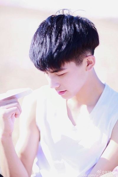หล่อชะนีหลง! ซงเว่ยหลง วัย 16 ปี นักแสดงจีนหน้าใหม่